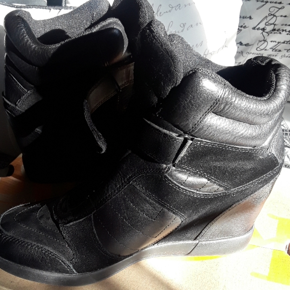 DKNY BLACK BOOTS